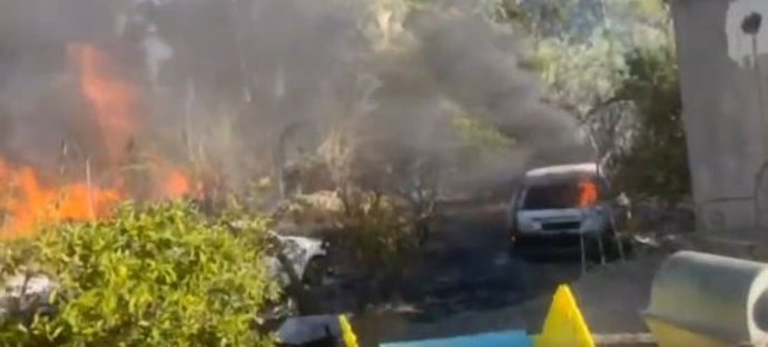 Dos vehículos han salido ardiendo en un paraje natural del municipio de Guaro.