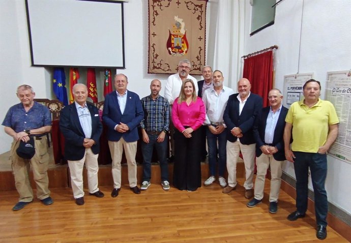 Ponentes del debate 'Turismo: el impacto sobre Cartagena', junto a algunos asistentes