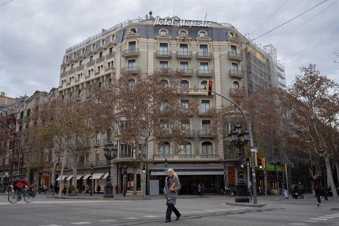 Archivo - Fachada del Hotel Majestic, en el Paseo de Gracia, a 15 de enero de 2024, en Barcelona, Catalunya (España)