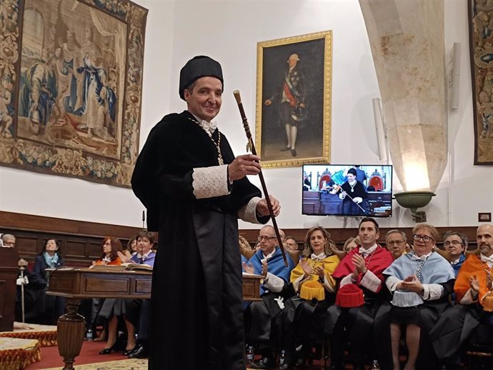 El nuevo rector de la Universidad de Salamanca (USAL), Juan Manuel Corchado, toma posesión del cargo