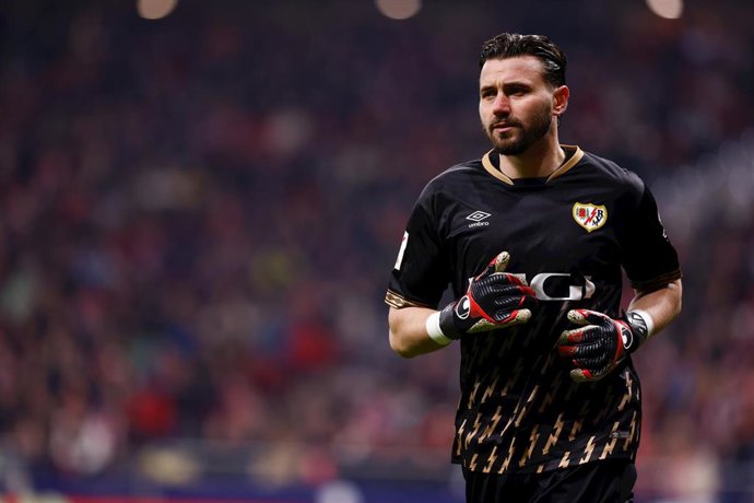 Archivo - Stole Dimitrievski en un partido con el Rayo Vallecano