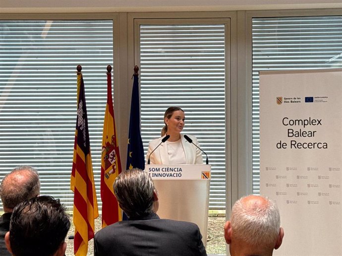 La presidenta del Govern, Marga Prohens, pronuncia unas palabras en la inauguración del Complejo Balear de Investigación.