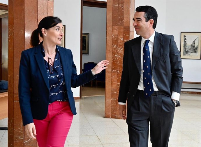 La alcaldesa de Santander, Gema Igual, y el presidente de la Fundación Botín, Javier Botín