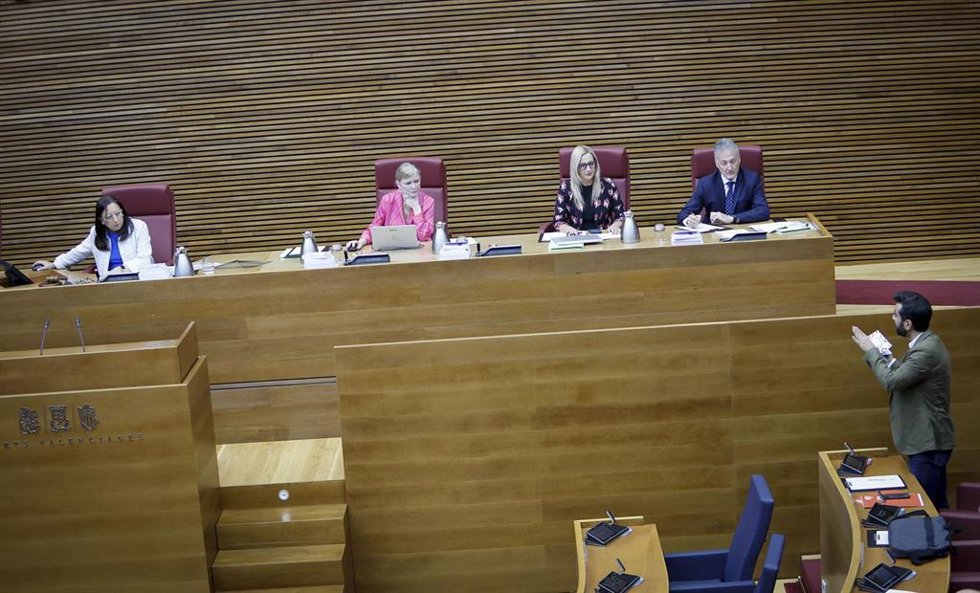 El síndic del PSPV-PSOE, José Muñoz, pide intervenir en el punto de la lectura del artículo dos de la Constitución.