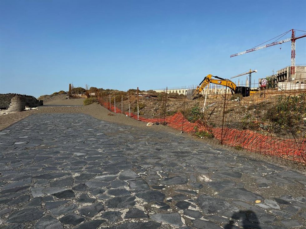 Archivo - Obras de construcción de un hotel en La Tejita