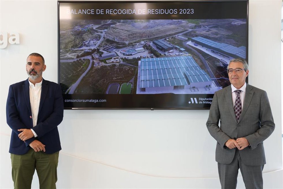 El presidente de la Diputación de Málaga, Francisco Salado, ha presentado un balance de la actividad de recogida de residuos realizada por el Consorcio durante el año pasado y ha incidido en el esfuerzo que hay que realizar para concienciar a la poblaci