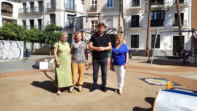 El portavoz adjunto de Con Málaga, Nico Sguiglia, durante su comparecencia para explicar las medidas propuestas.