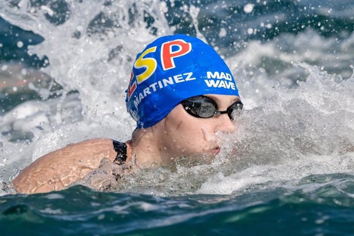 La nadadora española Ángela Martínez durante los 10 kms de aguas abiertas del Europeo de Belgrado 2024