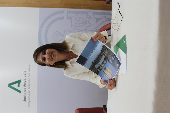 La delegada de Turismo, Cultura y Deporte de la Junta en Huelva, Teresa Herrera, en la presentación de las Jornadas Europeas de Arqueología en Huelva.