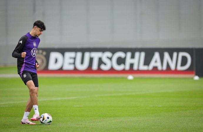 FILED - 01 June 2024, Bavaria, Herzogenaurach: Germany's Aleksandar Pavlovic takes part at training in preparation for the EURO 2024 European Championship. Photo: Christian Charisius/dpa - WICHTIGER HINWEIS: Gemä den Vorgaben der DFL Deutsche Fuball Lig