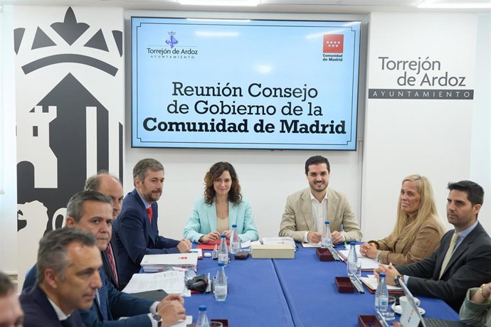 (I-D) El consejero de Medio Ambiente, Ordenación del Territorio e Interior, Carlos Novillo, el consejero de Vivienda, Transportes e infraestructuras, Jorge Rodrigo, el consejero de Digitalización, Miguel López-Valverde Argüeso, el consejero de Presidenc