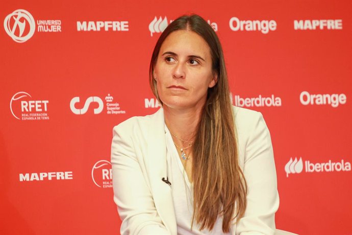 Archivo - Anabel Medina captain of the Spanish MAPFRE Tennis Team, looks on during the presentation of the Spanish MAPFRE Tennis Team that will play in the Billie Jean King Cup Finals at Headquarters of the Consejo Superior de Deportes (CSD) on October  0