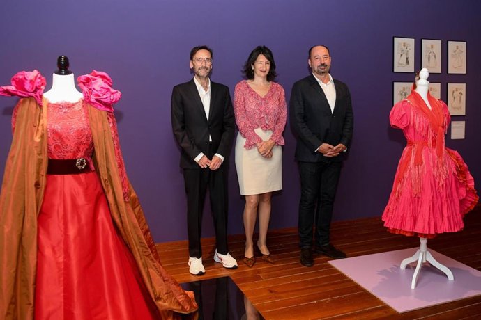 Presentación de la exposición 'O gardarroupa da música. Teresa Berganza' este miércoles en Santiago de Compostela