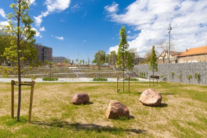 El nuevo parque de las Tretze Roses de la Marina del Prat Vermell de Barcelona.