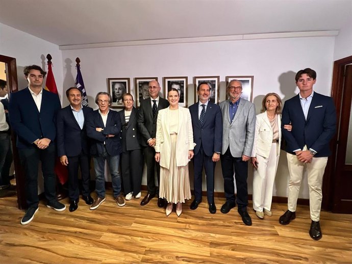 Momento en el que se ha descubierto la galería de retratos.