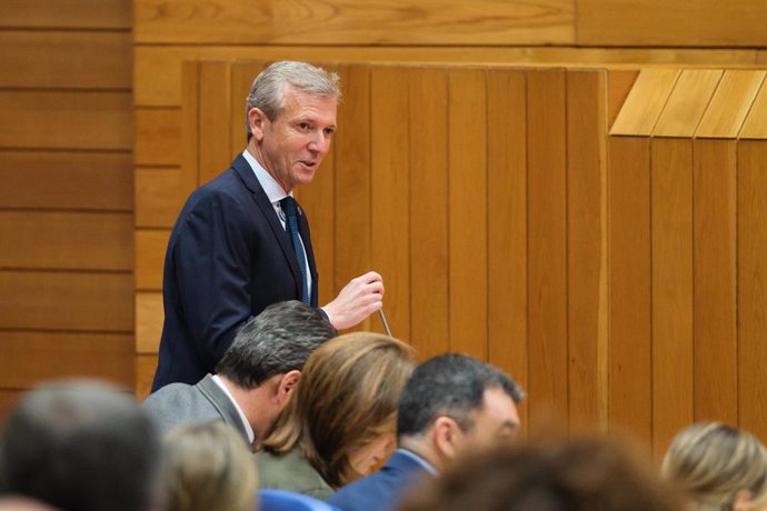 Rueda interviene en la sesión de control del Parlamento.