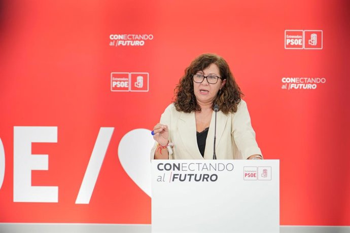 La vicesecretaria general del PSOE de Extremadura, Eva María Pérez, en rueda de prensa en Mérida