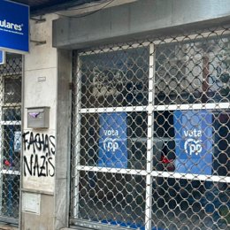 Pintadas fascistas en la sede del PP de San Juan denunciadas por la formación política.