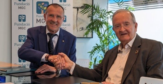 Redondo y González en la firma del convenio de colaboración