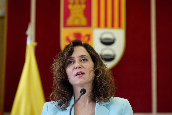 La presidenta de la Comunidad de Madrid, Isabel Díaz Ayuso, ofrece una rueda de prensa tras la reunión del Consejo de Gobierno, en el Ayuntamiento de Torrejón de Ardoz.