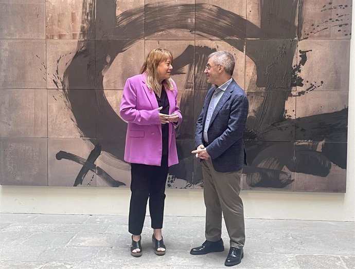 La consellera Natàlia Garriga y el asesor museístico Manuel Borja-Villel