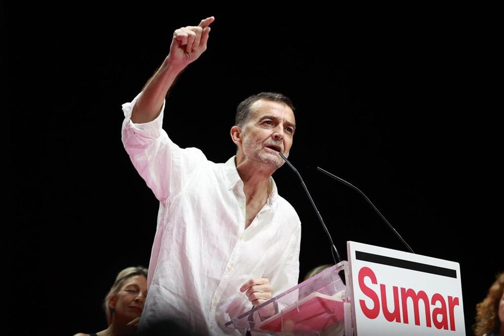 El coordinador federal de Izquierda Unida, Antonio Maíllo, interviene en un acto en Sevilla de Sumar. (Foto de archivo).