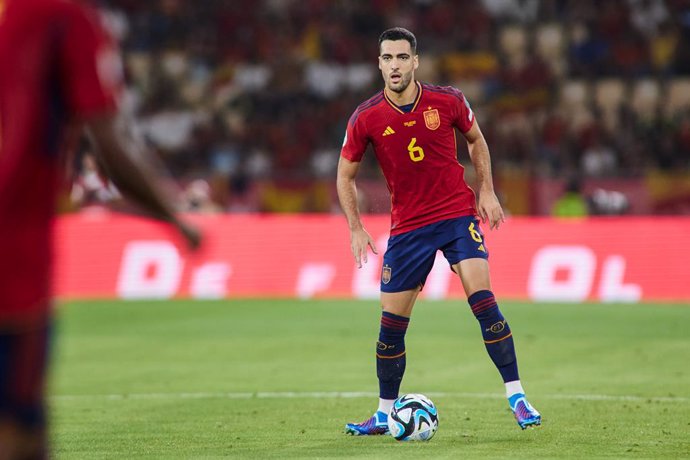 Archivo - Mikel Merino of Spain in action during the UEFA EURO 2024 European qualifier match between Spain and Scotland at La Cartuja stadium on October 12, 2023, in Sevilla, Spain.