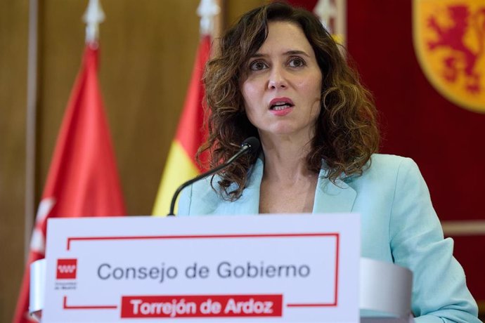 La presidenta de la Comunidad de Madrid, Isabel Díaz Ayuso, ofrece una rueda de prensa tras la reunión del Consejo de Gobierno, en el Ayuntamiento de Torrejón de Ardoz