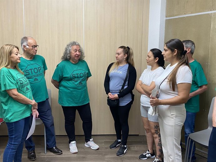 Mares amb fills xicotets amenaades de desnonament i en cases 'okupadas' a Valncia demanen ajuda junt amb la PAH