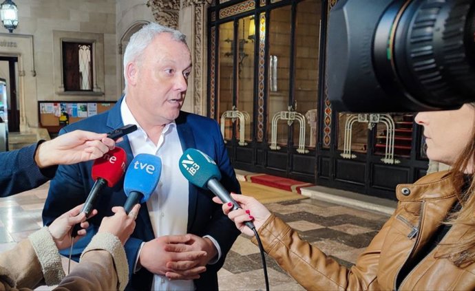 El portavoz de MÉS per Mallorca en el Consell de Mallorca, Jaume Alzamora, en declaraciones a los medios.