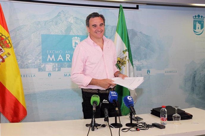 El portavoz del equipo de gobierno del Ayuntamiento de Marbella (Málaga), Félix Romero, en rueda de prensa