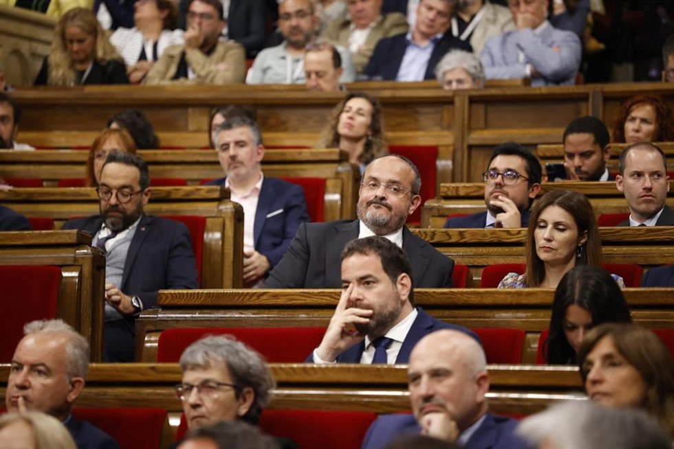El presidente del PP de Catalunya, Alejandro Fernández, durante el pleno de constitución de la XV legislatura del Parlament de Catalunya, a 10 de junio de 2024, en Barcelona, Catalunya (España). El Parlament da hoy inicio a la constitución de su XV legi
