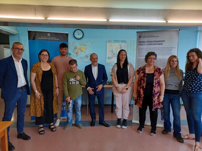 El Conseller Carles Campuzano Presenta El Programa 'Comunitats Contra L'aïllament Social'