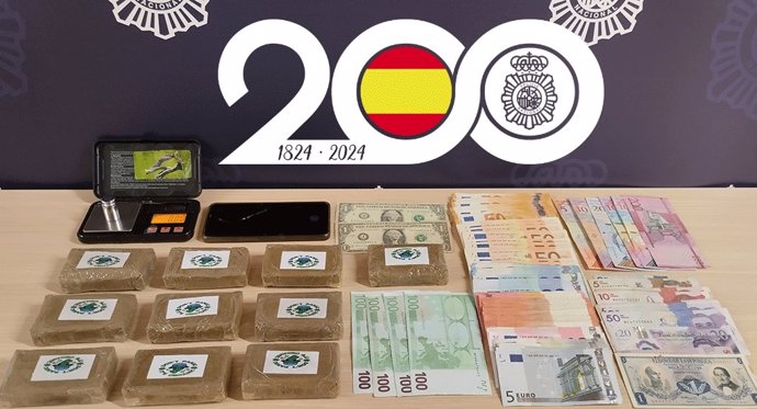 Hachís y dinero en efectivo intervenido en una operación en Pontevedra contra el tráfico de drogas