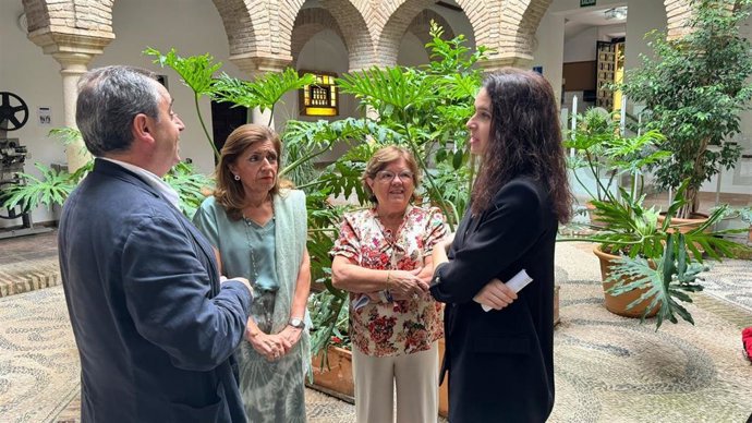 Botella y Sánchez (centro), con Coca (dcha.) en la Filmoteca de Andalucía.