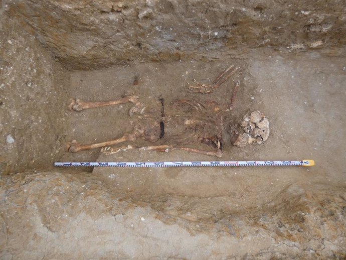 Restos hallados en el cementerio de Sanlúcar.