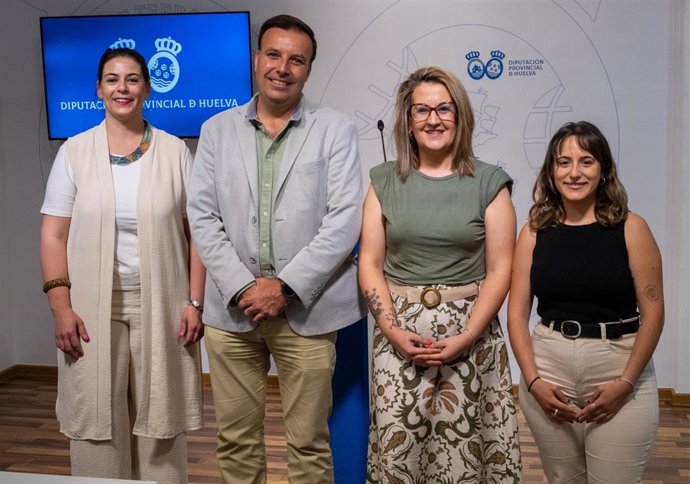 Presentacion del proyecto de acompañamiento 'Ni un mayor solo'  en Santa Olalla del Cala.