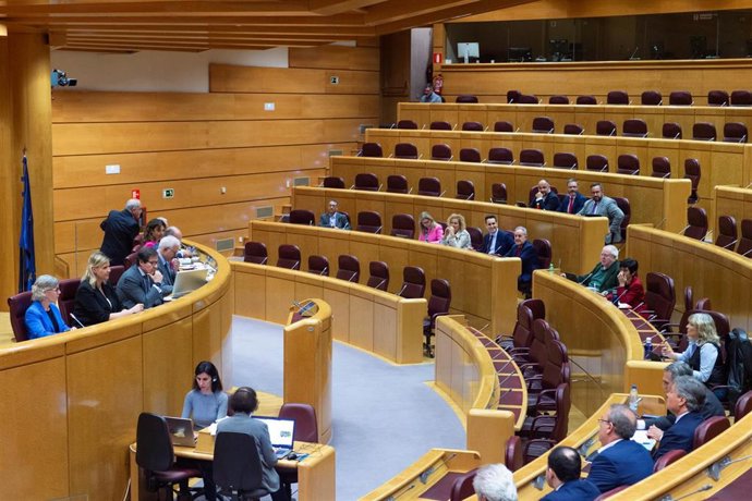 Archivo - La exdirectora general de Cartera Común de Servicios del Sistema Nacional de Salud y Farmacia, Patricia Lacruz Gimeno (i), comparece en la Comisión de Investigación sobre los contratos públicos realizados durante la pandemia del COVID-19 en el