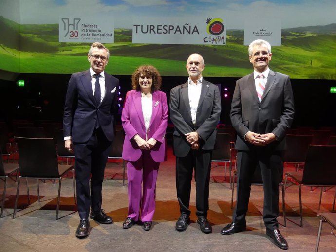 La alcaldesa de Santiago, Goretti Sanmartín, participa en la presentación de la oferta turística del Grupo de Ciudades Patrimonio.