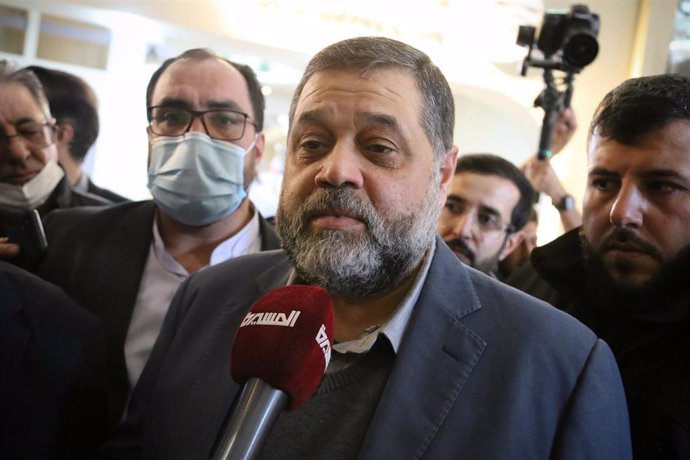 Archivo - February 18, 2024, Tehran, Iran: OSAMA HAMDAN (C) Senior Hamas official speaks to the media during the 24th Iran Media Expo in Tehran. Hamdan is a former senior representative of Hamas in Lebanon and is a member of the organization's politburo. 