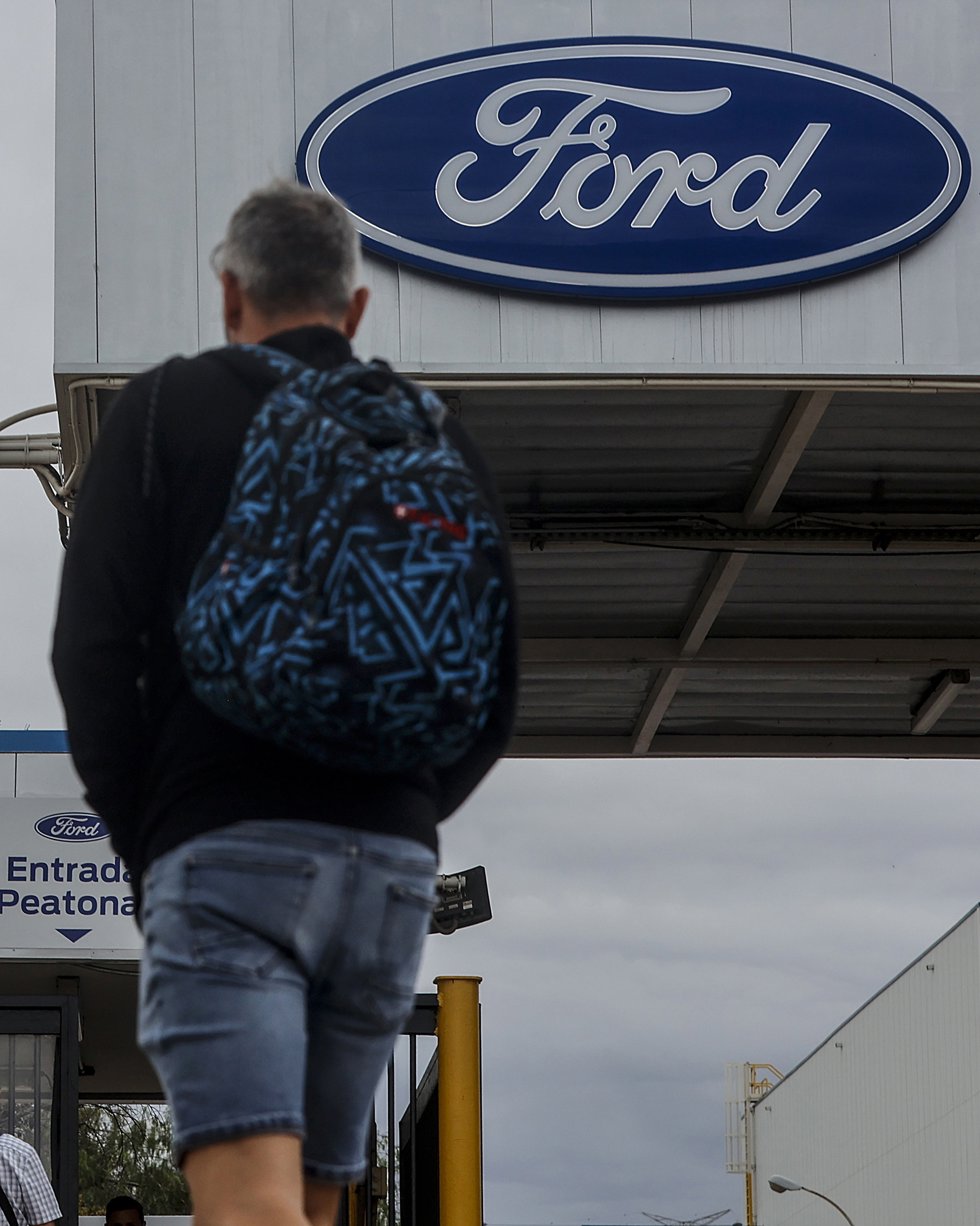 Un trabajador en la fábrica de Ford, a 12 de junio de 2024, en Almussafes, Valncia, Comunidad Valenciana (España). 