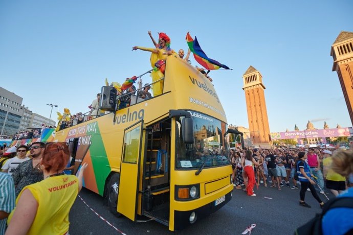 La carroza de Vueling en el desfile del Pride! BCN del año pasado