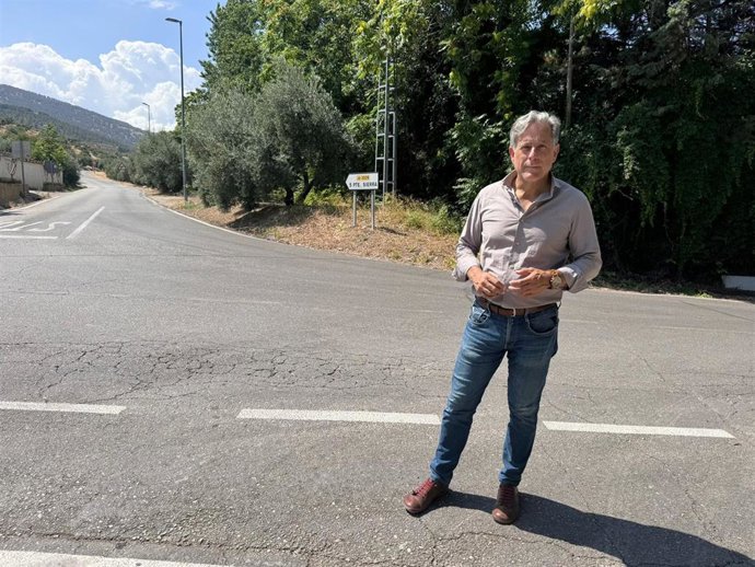 Antonio Losa en la carretera que lleva al Puente de la Sierra y Puente Jontoya.