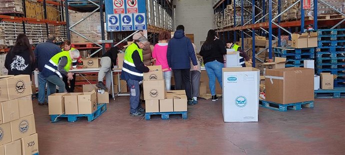 Tres colegios de La Rioja entregan alimentos y dinero al Banco de Alimentos de La Rioja