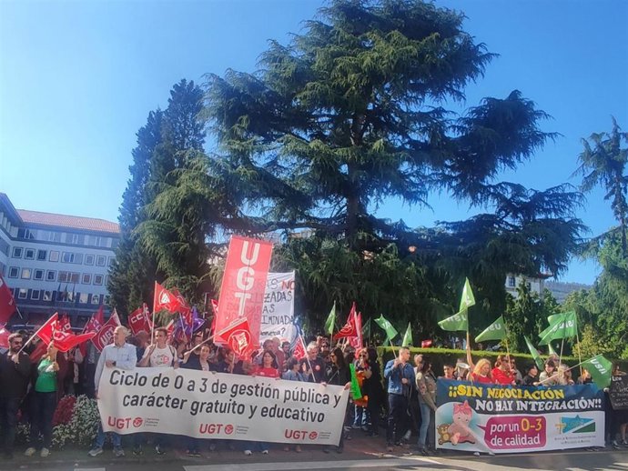 Sindicatos se manifiestan por la negocación de la integración del personal de 0 a 3 años en la red autonómica de escuelas infantiles
