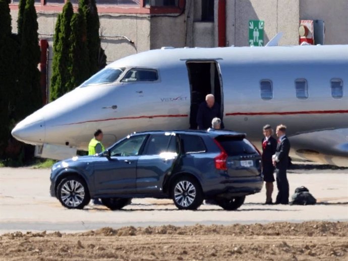 EL REY JUAN CARLOS ATERRIZA EN VIGO