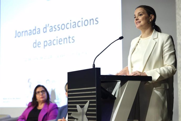 La presidenta del Govern, Marga Prohens, en la jornada de trabajo con las asociaciones de pacientes en CaixaForum