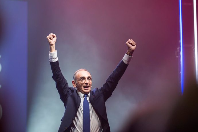 Archivo - 06 March 2022, France, Toulon: Eric Zemmour, the presidential candidate of the Reconquete party, greets the audience during a rally at the Zenith of Toulon. The 2022 French presidential election will be held on 10 April 2022. Photo: Laurent Cous