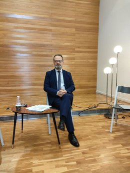 Archivo - El gerente del Servicio Riojano de Salud (SERIS), Luis Ángel González, en el Espacio de Salud de la Asociación de la Prensa