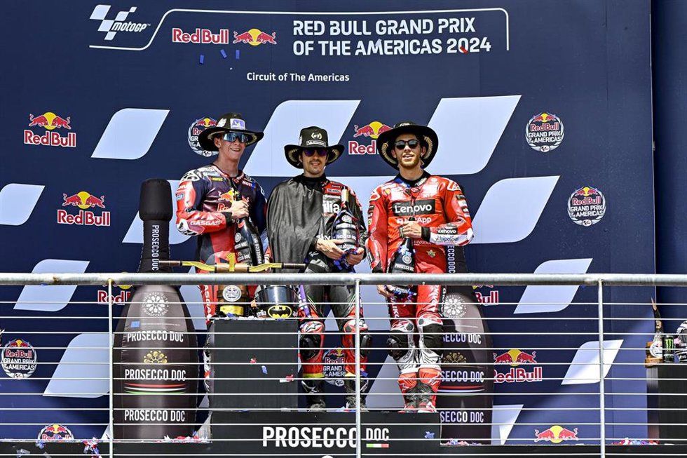 Archivo - De izda a dcha: Pedro Acosta, Maverick Viñales y Enea Bastianini en el podio del Gran Premio de Las Américas 2024